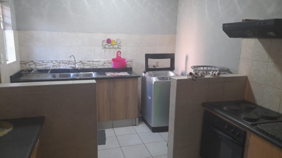 To Let 4 Bedroom Property for Rent in La Hoff North West